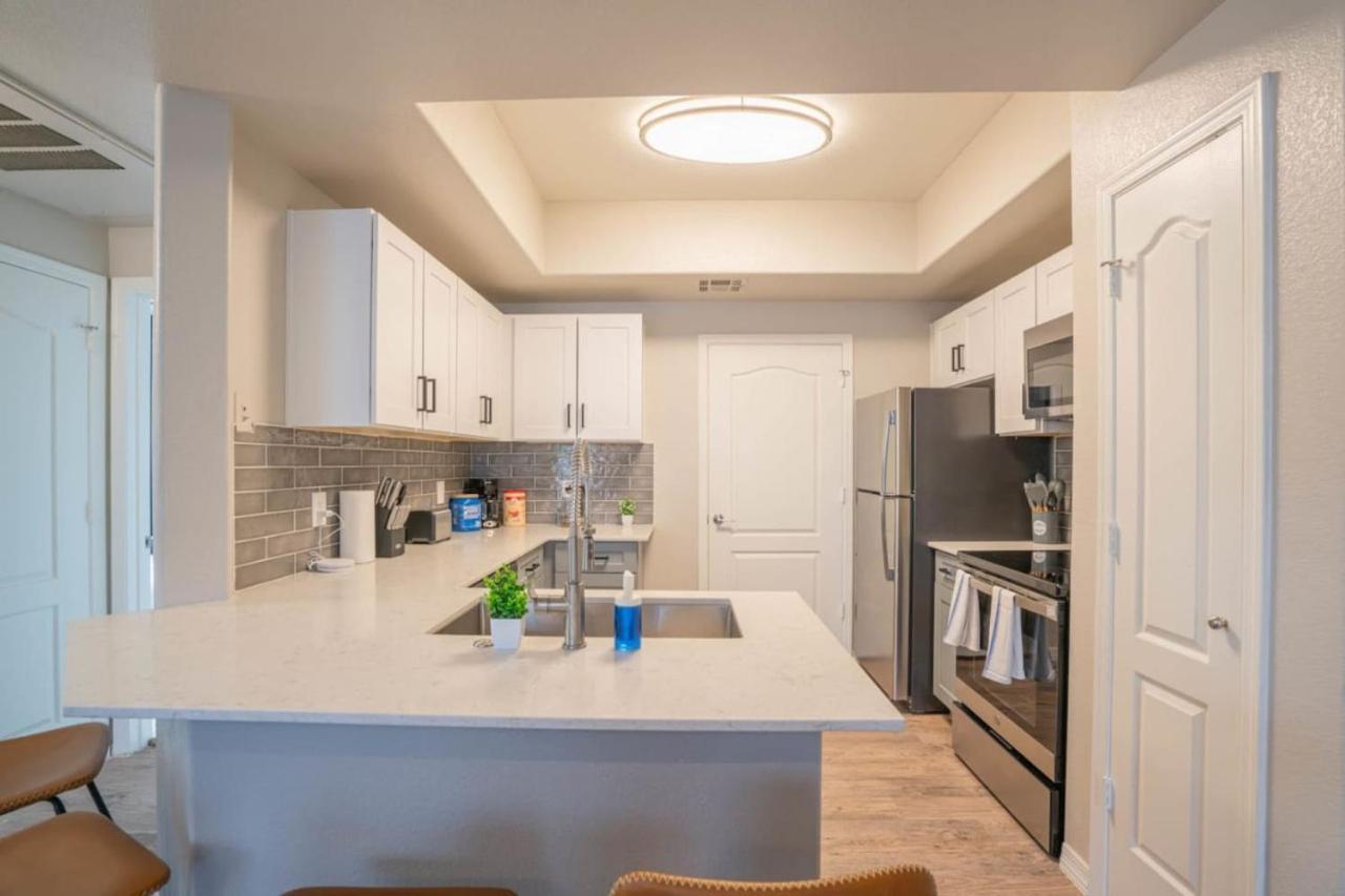 Posh 2Bd - Midtown - Gym, Pool, W-D, Parking - Sleeps 8 Apartman Phoenix Kültér fotó
