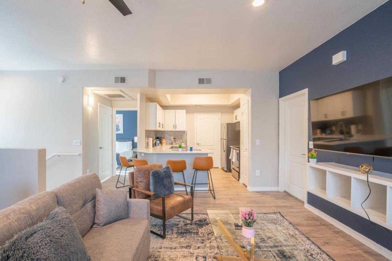 Posh 2Bd - Midtown - Gym, Pool, W-D, Parking - Sleeps 8 Apartman Phoenix Kültér fotó