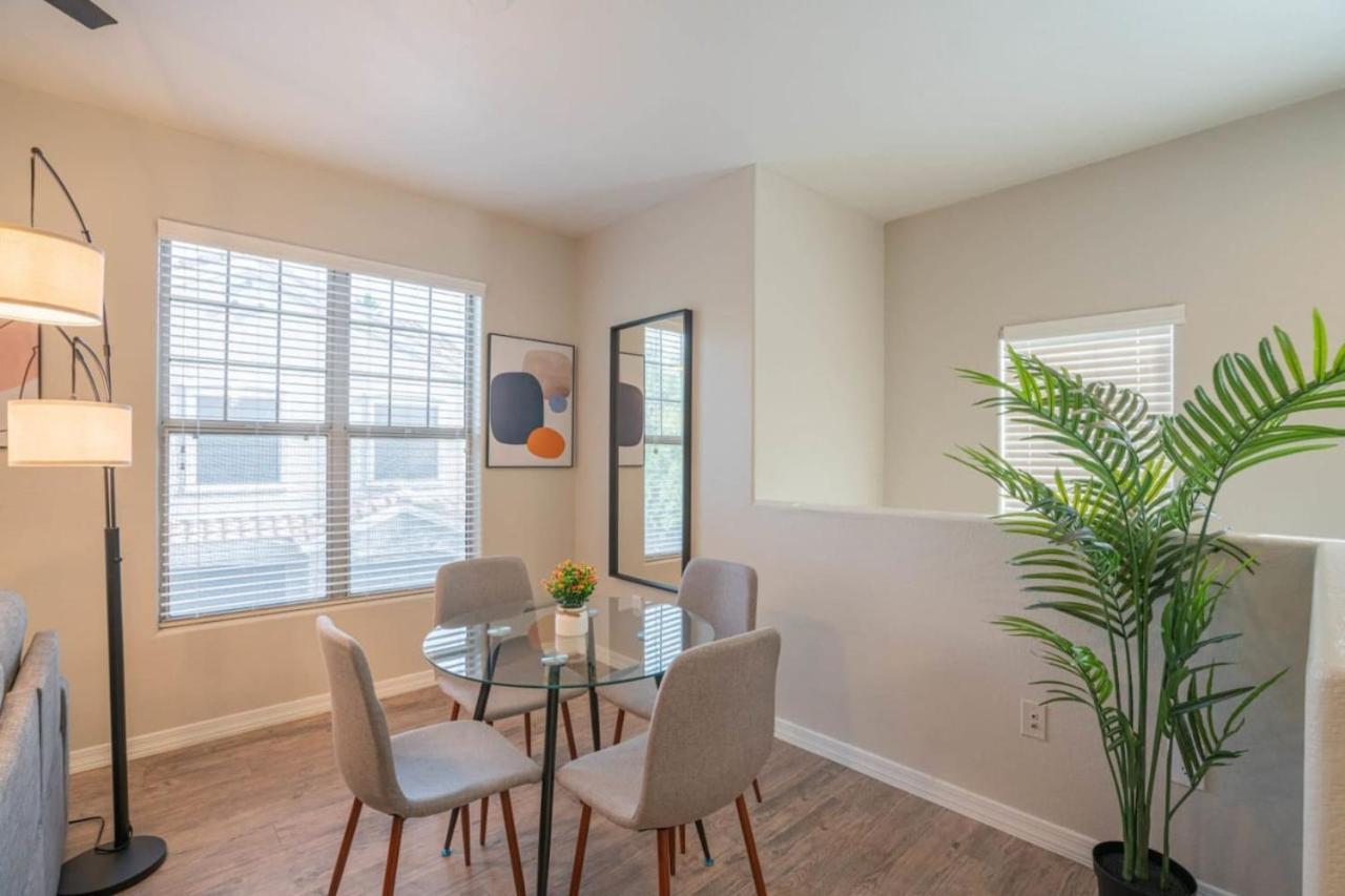 Posh 2Bd - Midtown - Gym, Pool, W-D, Parking - Sleeps 8 Apartman Phoenix Kültér fotó